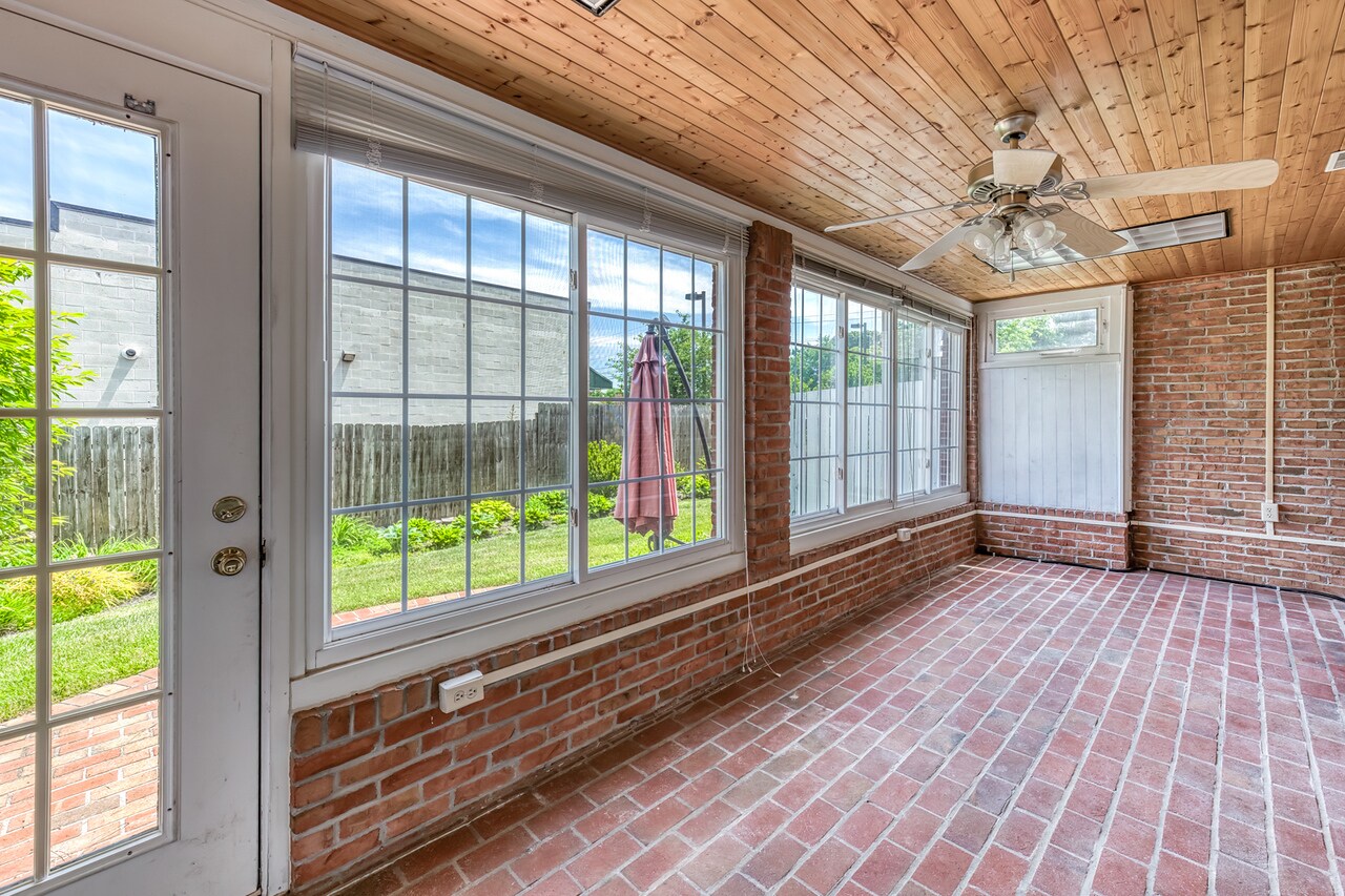 Building Photo - 2734 E Oakland Ave