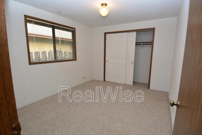 Building Photo - 1132 NE Barager Ave