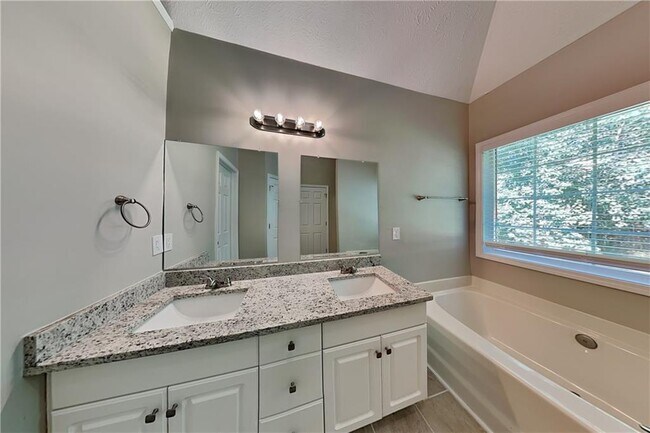 Building Photo - 202 Mill Creek Hollow