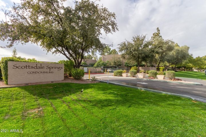 Entry - 7777 E Main St