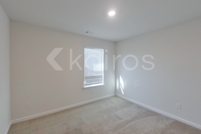 Building Photo - 3440 Bridgewood Dr