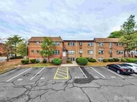 Building Photo - 14 College Dr