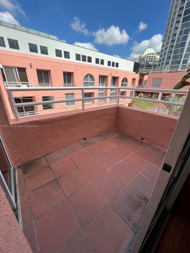 Building Photo - 2801 Florida Ave