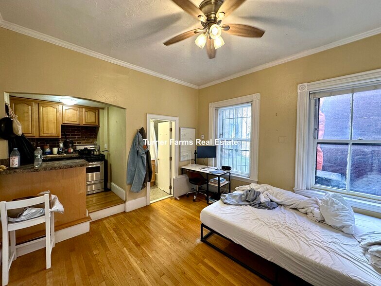 Primary Photo - 50 Hereford St