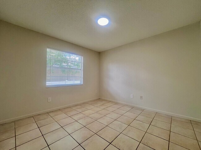 Building Photo - 7108-7108 S Kissimmee St