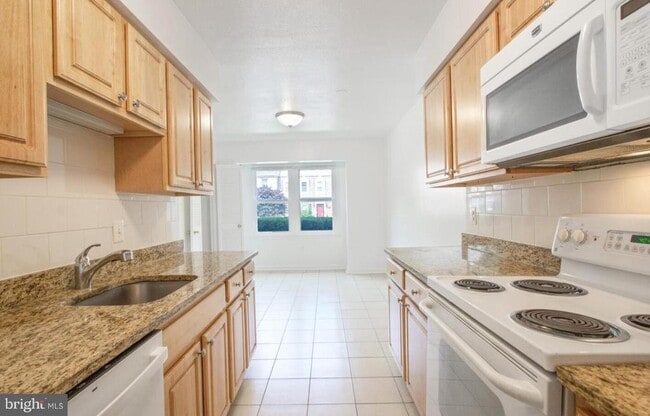 Building Photo - 7862 Heatherton Ln