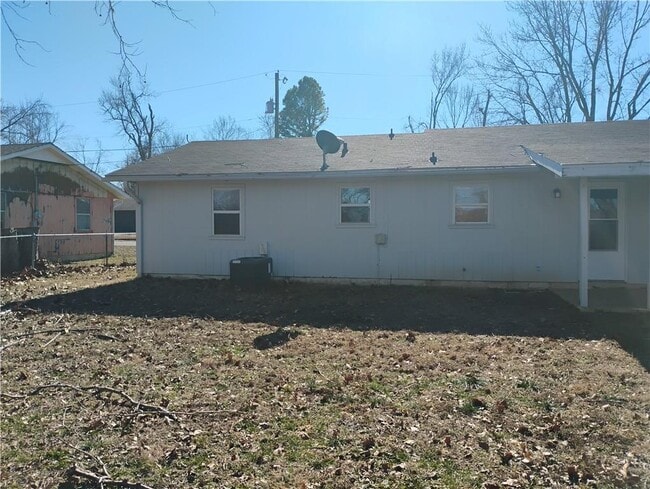 Building Photo - 607 SE 10th St