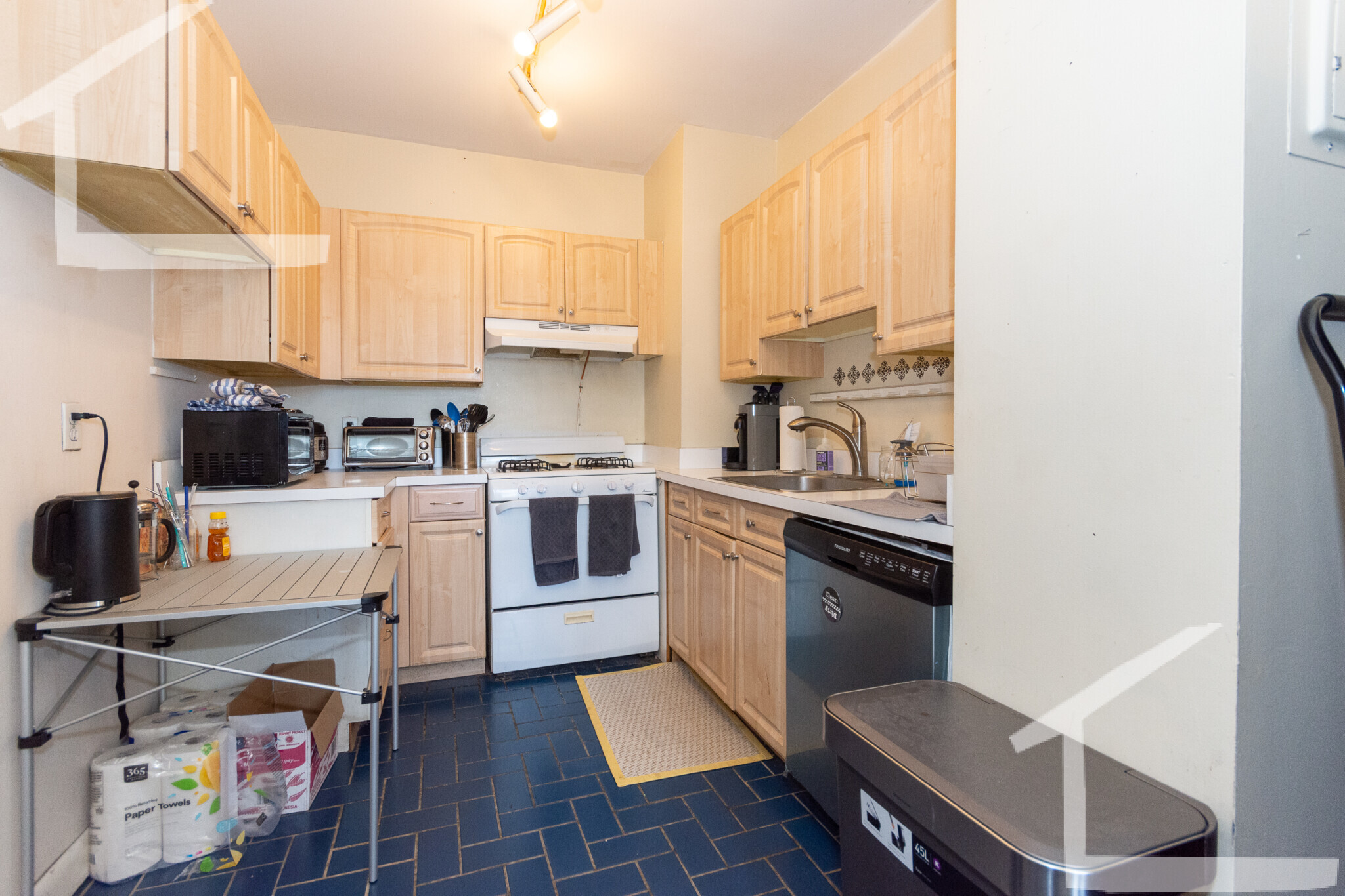 Building Photo - 448 Park Dr