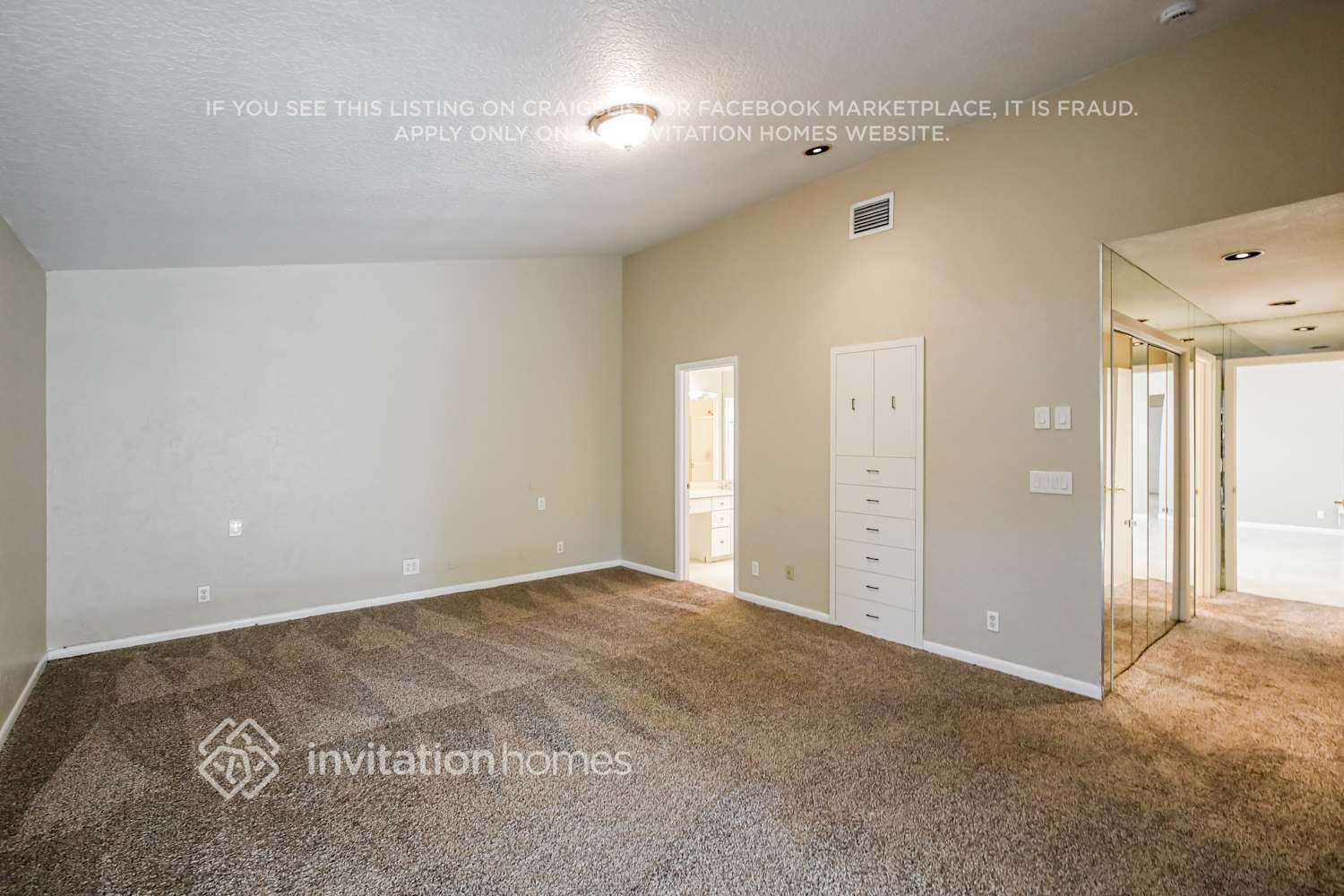 Building Photo - 7045 Golf Pointe Cir