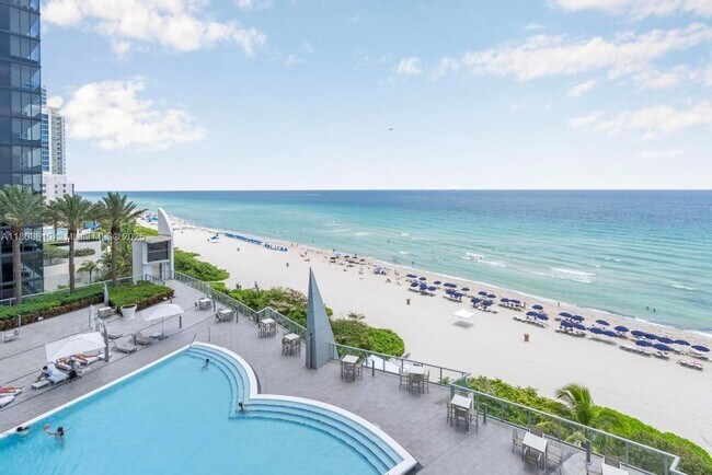 Building Photo - 17121 Collins Ave