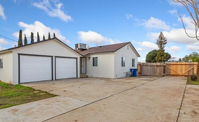 Building Photo - Single-family home with flexible leases - Renovated property - Pet-friendly - Coming soon!