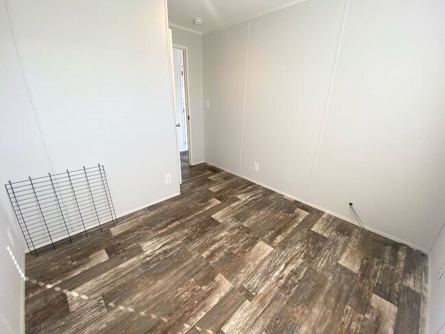 Building Photo - Spacious 3 Bedroom Mobile Home for Rent in...