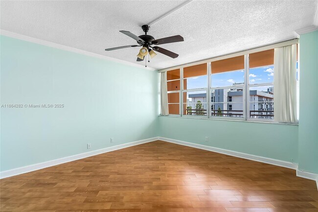 Building Photo - 2025 NE 164th St