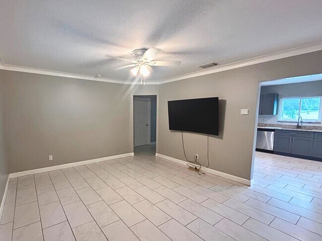 Building Photo - Renovated Home with Open Layout and Prime ...
