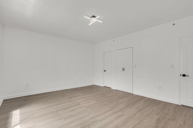 Building Photo - 1300 NE 109th St