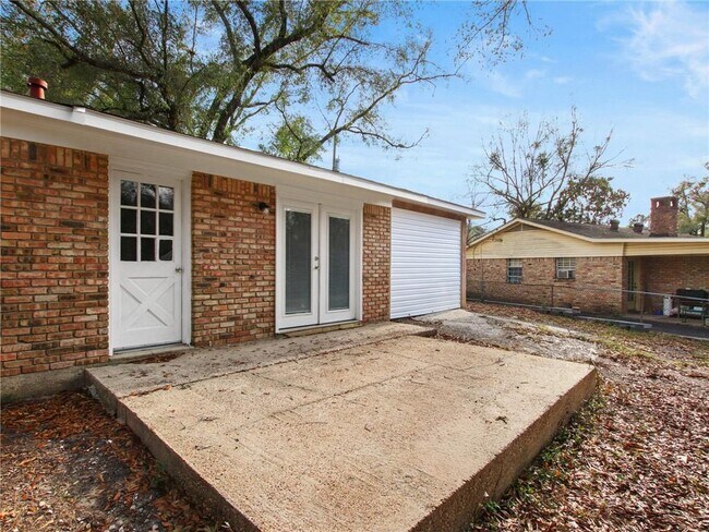 Building Photo - 526 Woodlore Dr