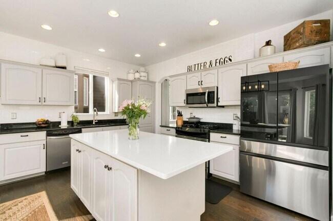 Building Photo - 329 Wyss St