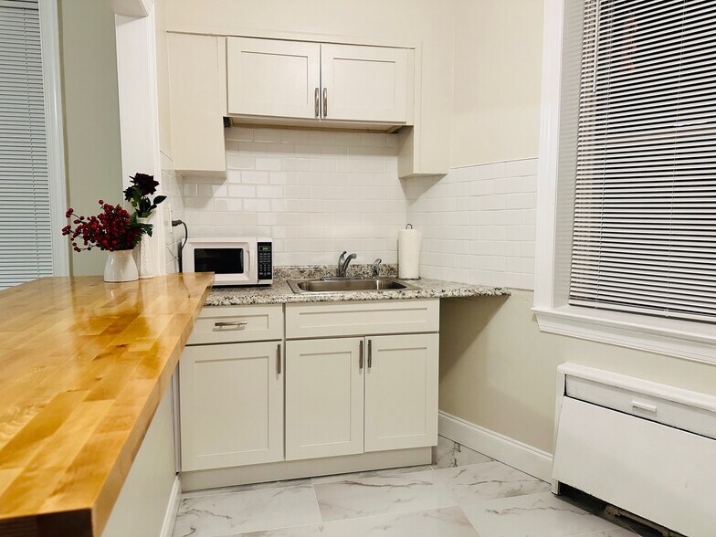 Building Photo - 1700 Kennedy Blvd