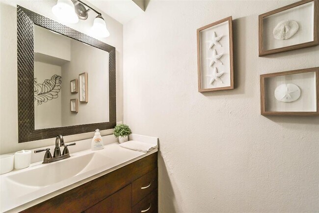Building Photo - 1413 Ramada Dr