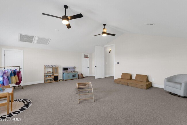 Building Photo - 856 W Quail Cir