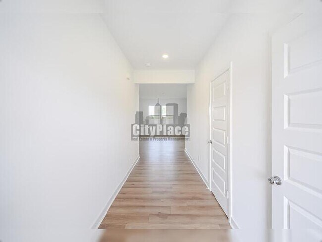 Building Photo - 3794 Cantebury Dr