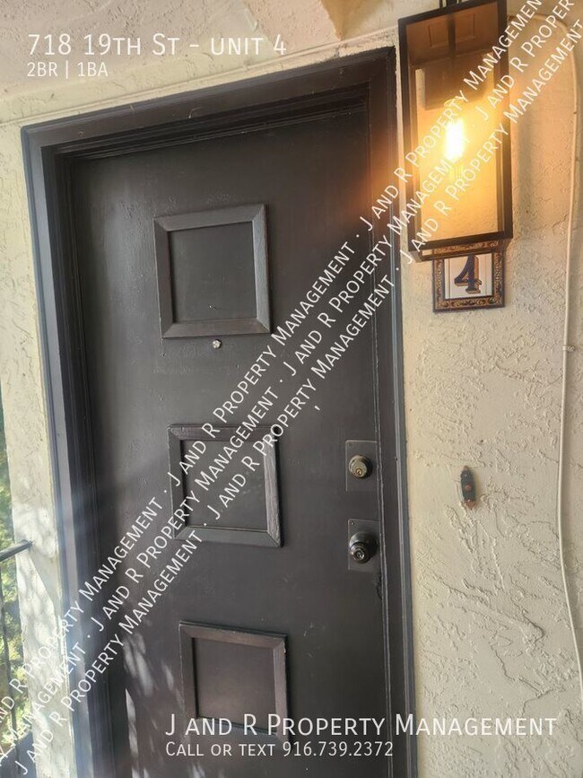 Building Photo - 718 19th St