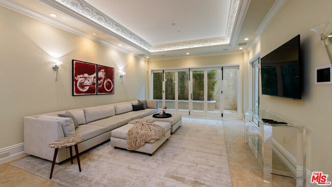 Building Photo - 718 N Rodeo Dr