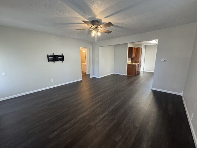 Building Photo - “Room to Grow!” — Spacious 3 Bed + Bonus Rooms in Pawnee