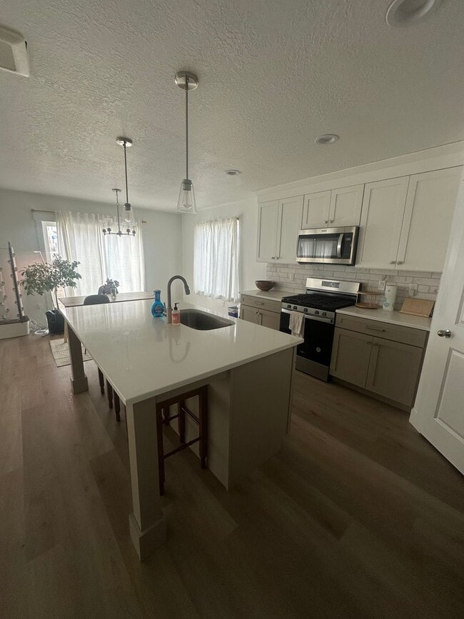 Building Photo - Absolutely STUNNING Home in Lehi!!!