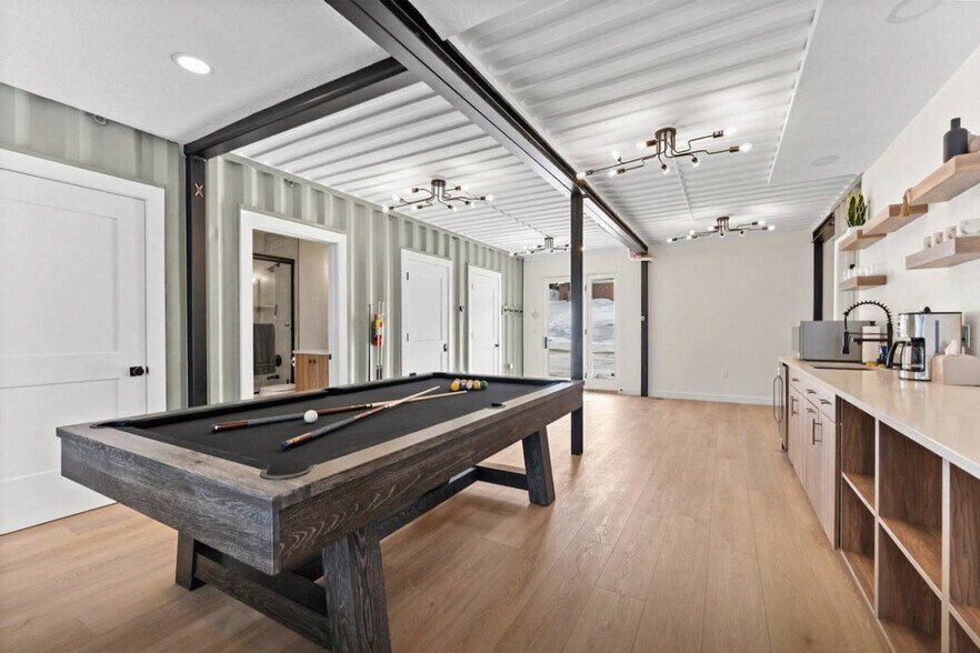 Building Photo - 220 Circle Dr