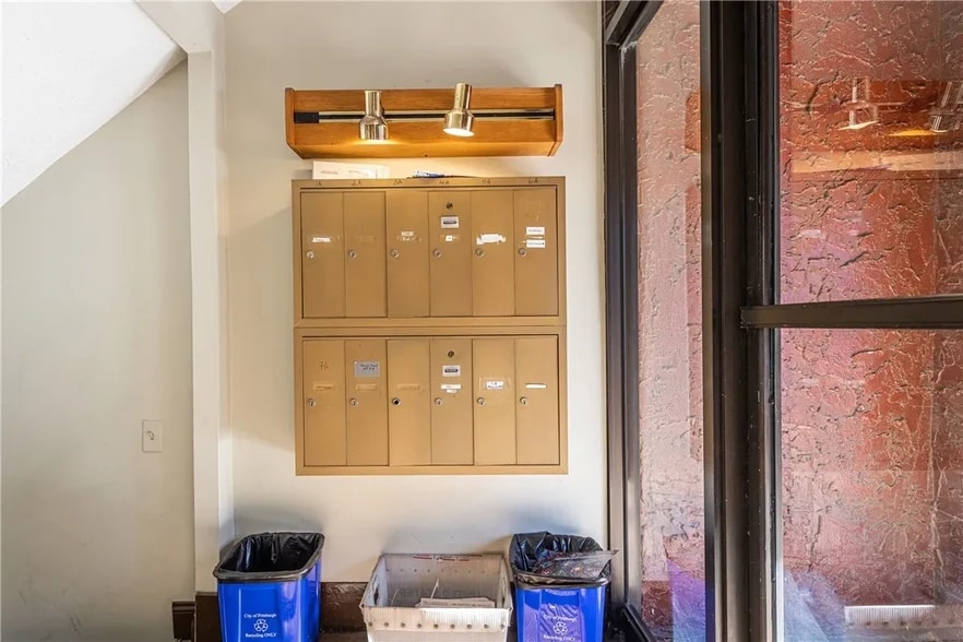 Mailbox - 5523 Ellsworth Ave