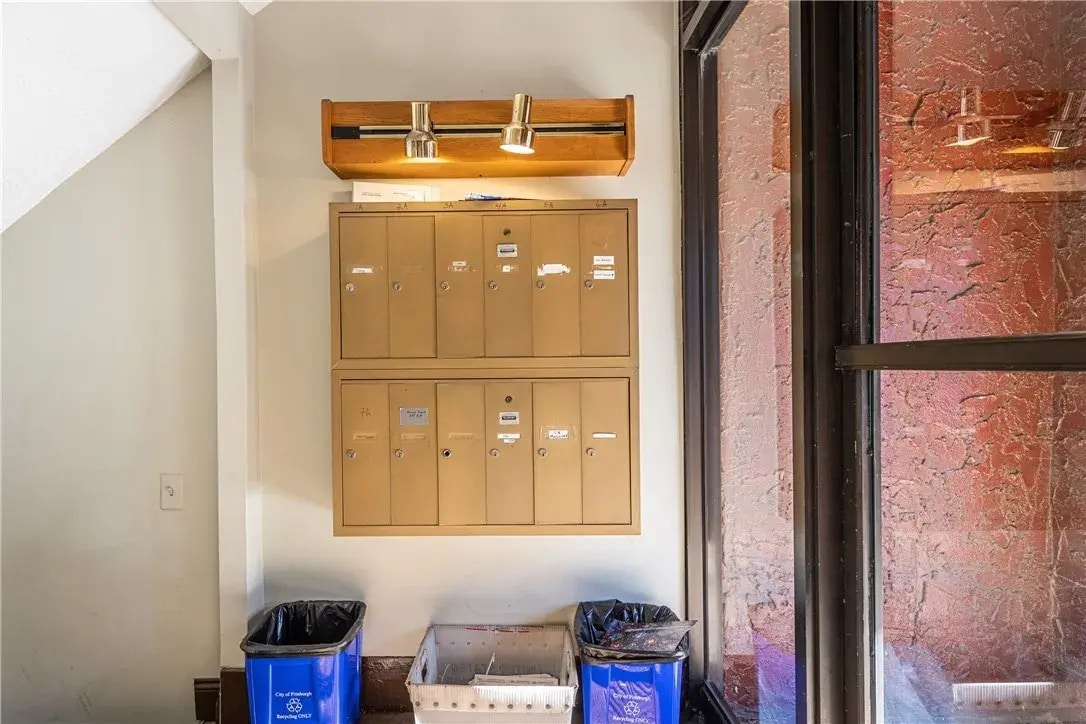 Mailbox - 5523 Ellsworth Ave
