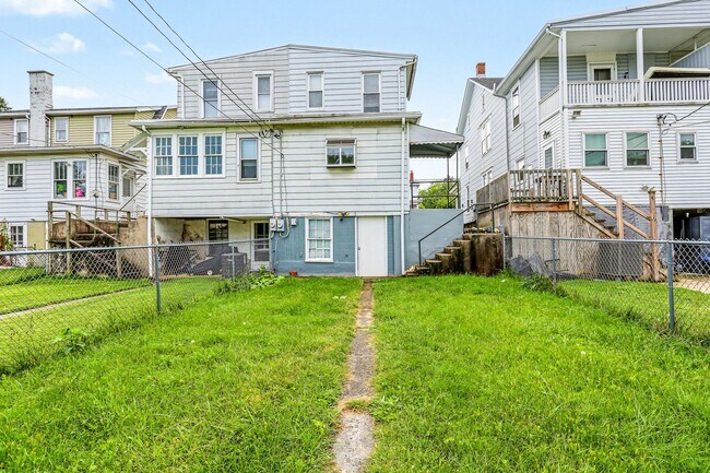 Building Photo - 2728 Butler St
