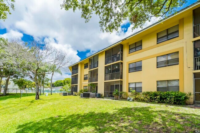 Building Photo - 9000 NW 28th Dr