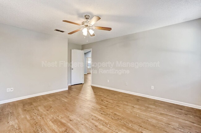 Building Photo - 10460 Roxbury Ln