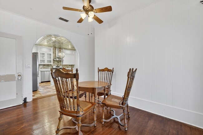 Building Photo - 212 N Grand Ave