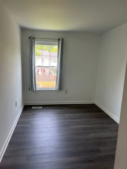 Building Photo - 2263 Prince of Wales Ct