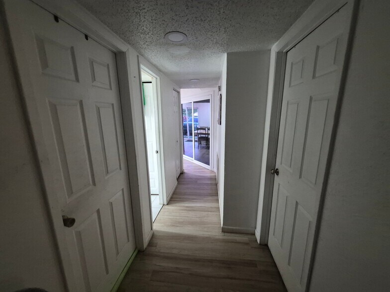 Building Photo - 1533 Bosque Dr