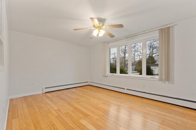 Building Photo - 45 Kinglet Dr