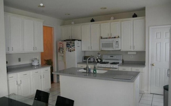 Building Photo - 13088 Rose Petal Cir
