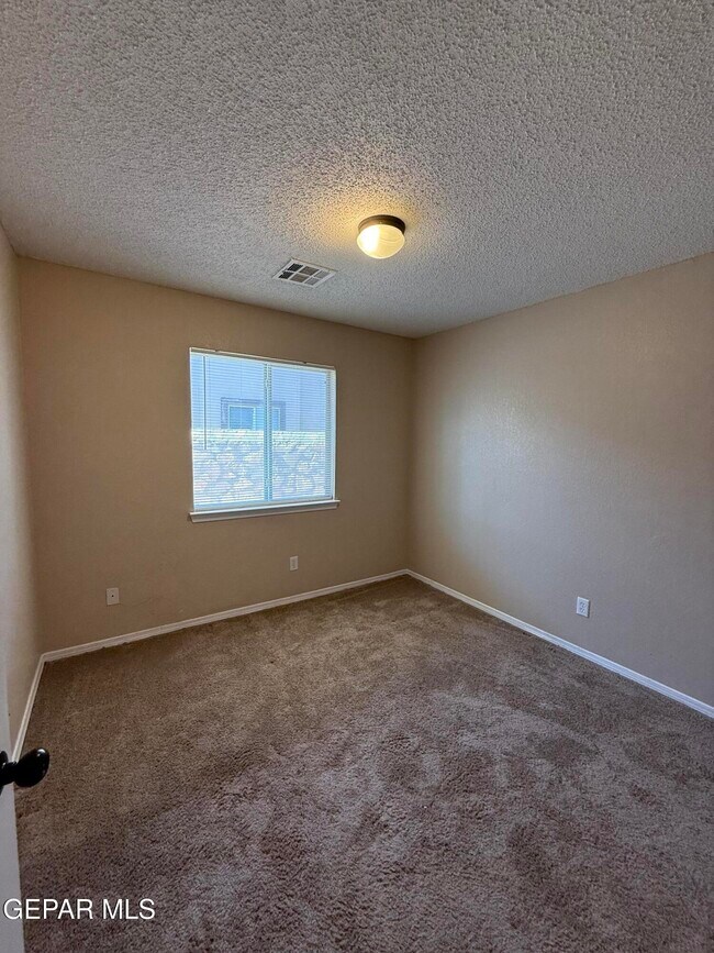 Building Photo - 732 Desert Sage Dr