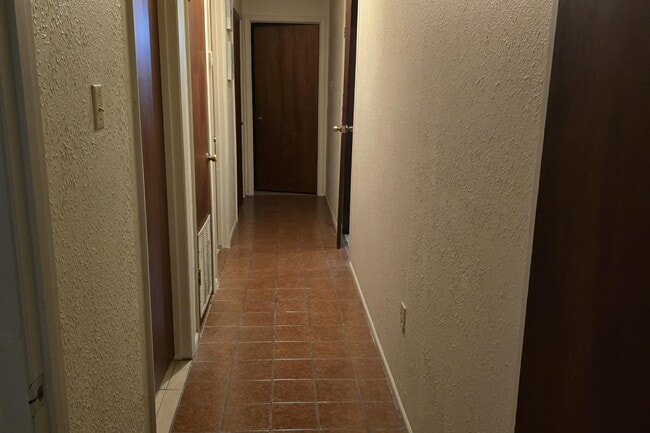 Building Photo - 713 Lariat Loop