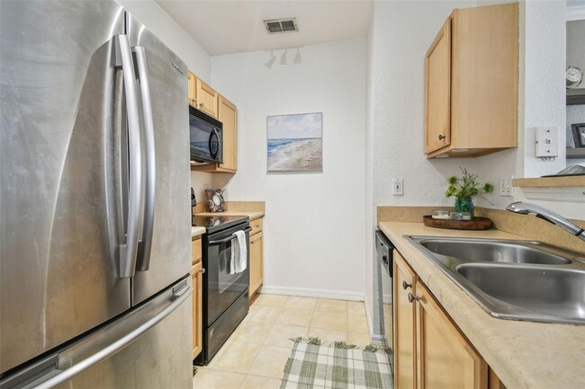 Building Photo - 5000 Culbreath Key Way