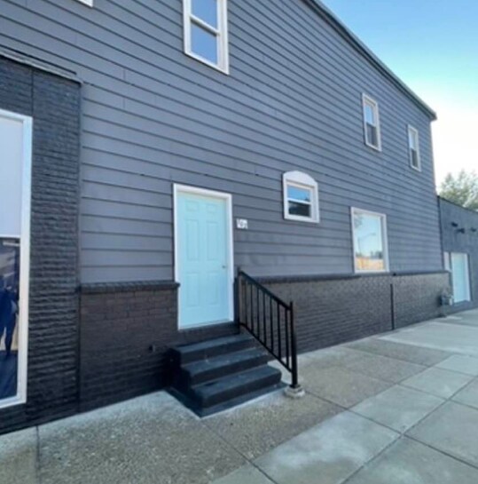 Building Photo - 702 S Washington Ave