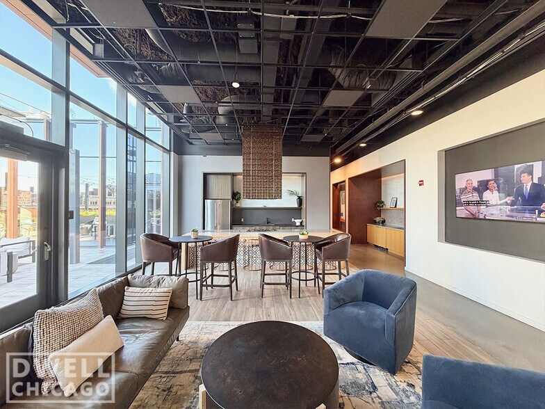 Building Photo - 1111 W Lake St