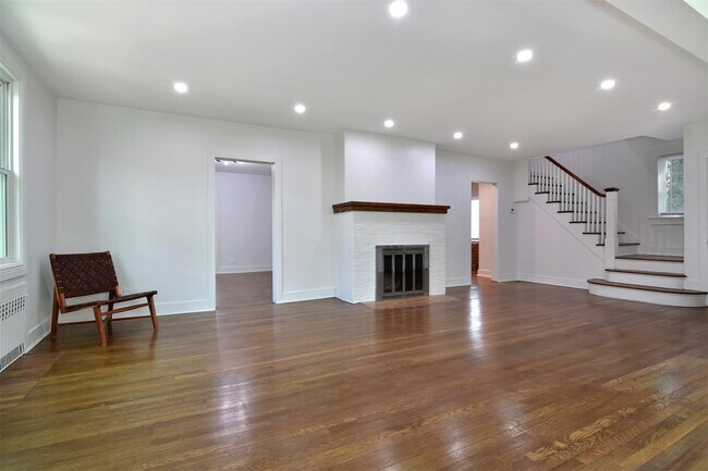 Building Photo - 120 Scarsdale Rd