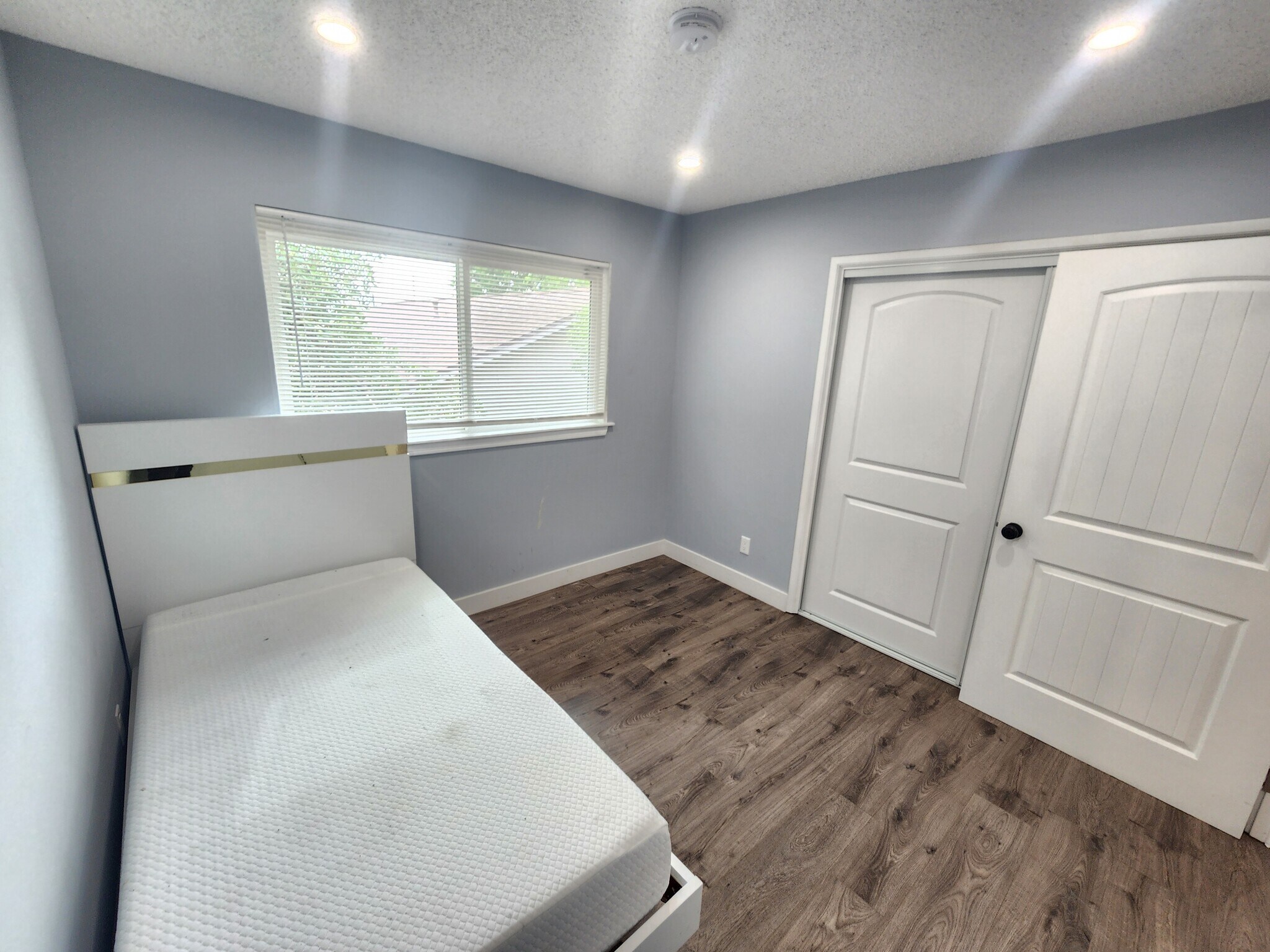 Building Photo - 11665 Babbitt Ave