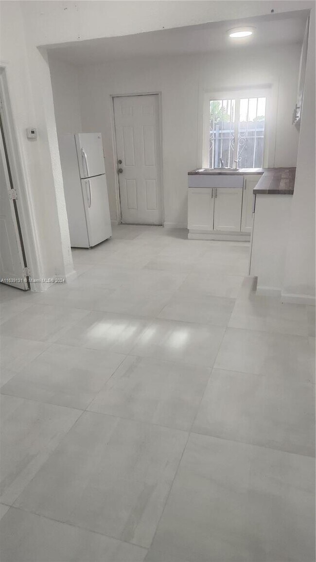 Building Photo - 1049 NW 95th St