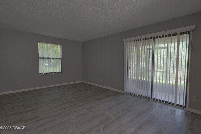 Building Photo - 6175 Sequoia Dr