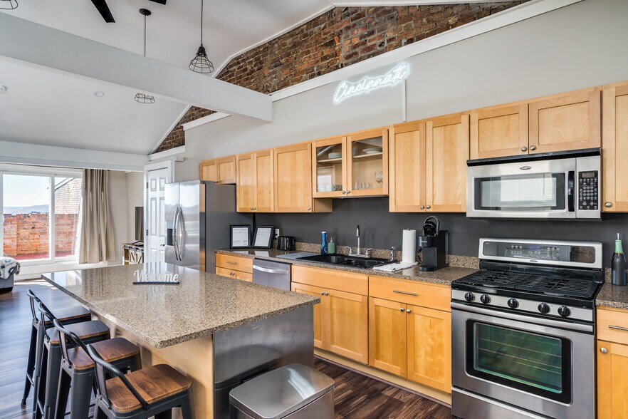 Building Photo - 55 E Clifton Ave